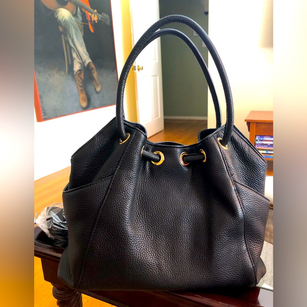 Michael Kors Black pebbled leather purse, lovely condition. Used gently.